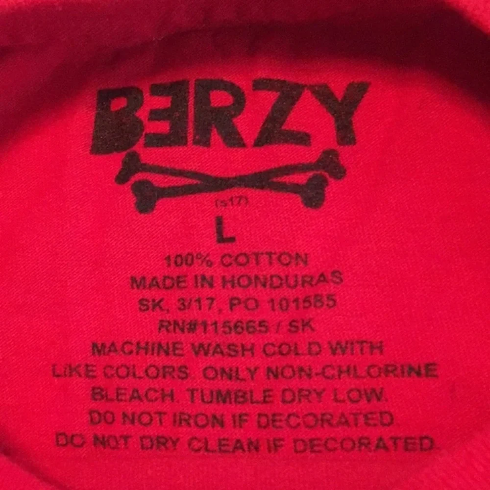 BERZY Boys T Shirt with Shark logo - sz Large